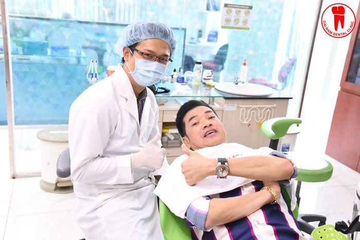 diễn viên quang minh làm răng tại nha khoa đại nam