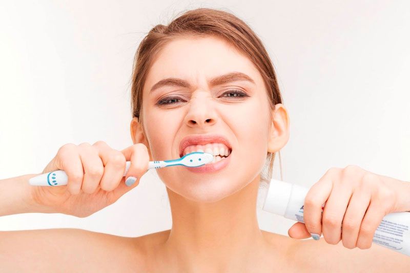 Vệ sinh răng miệng không kỹ càng sẽ dễ bị sâu răng