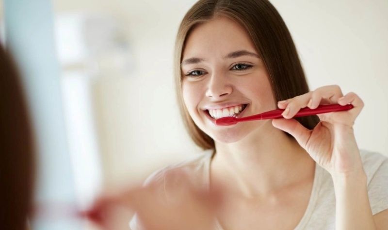 Chăm sóc răng miệng tại nhà đúng cách để duy trì tuổi thọ răng